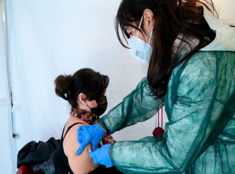 Fausses vaccinations: Des personnalités font l’objet d’enquête en Espagne