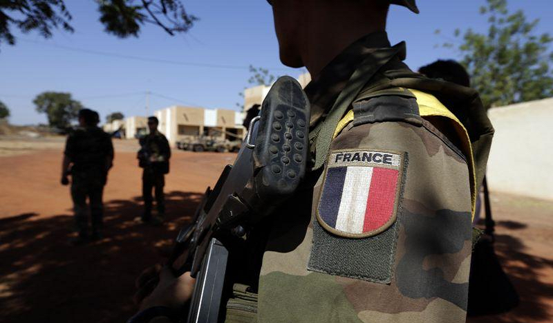 Le gouvernement exige le départ des forces françaises de son territoire
