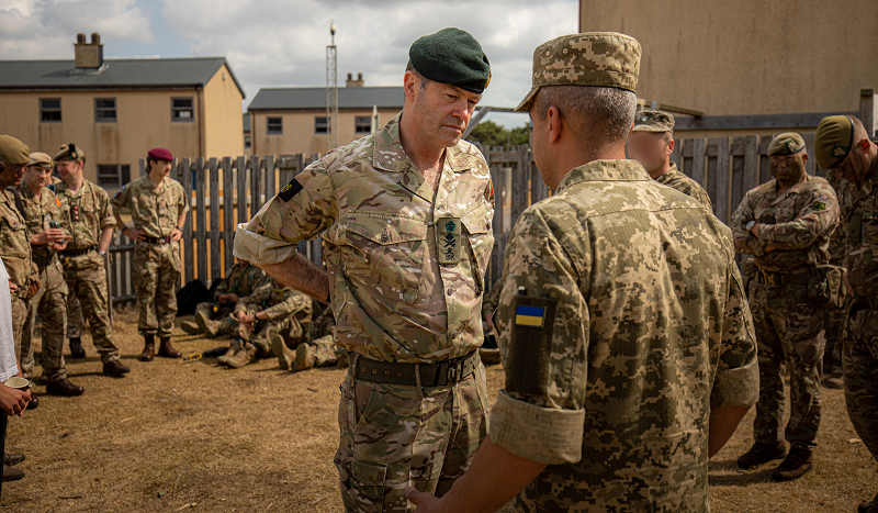 Les « stagiaires » militaires ukrainiens en Grande-Bretagne s’évadent massivement