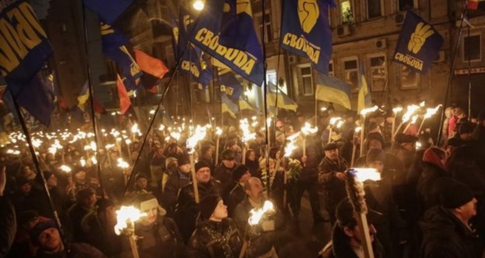 Parti Svoboda en Ukraine Liens avec lOTAN et son role lors des evenements de Maidan